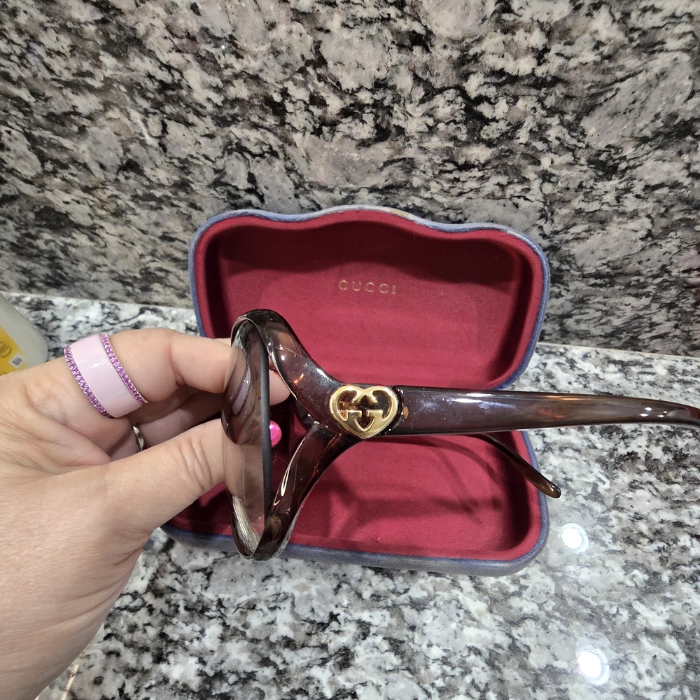 Gucci Women's Oversized Butterfly Sunglasses With Interlocking G Heart - Picture 2 of 6
